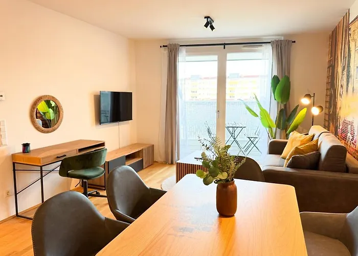 Cozy & Modern 2 Bedroom In Peaceful Area