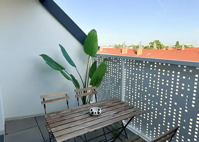 Cozy & Modern 2 Bedroom In Peaceful Area *