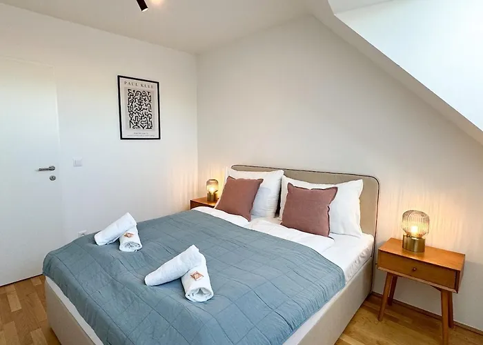 Cozy & Modern 2 Bedroom In Peaceful Area
